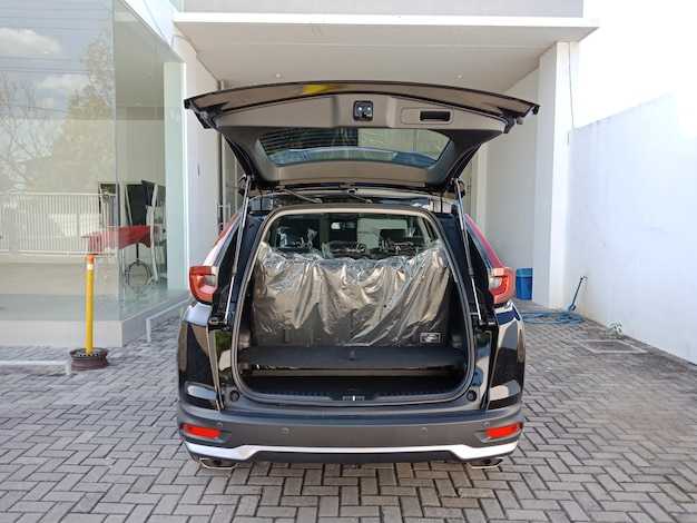 Особенности конструкции задней двери Honda Fit