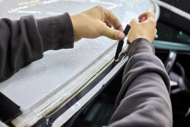 Закрепление уплотнителя и работа с герметиком