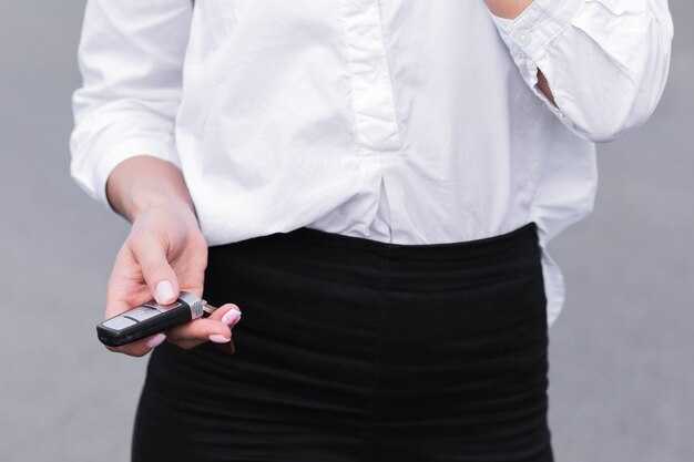 Очистка элементов брелока от загрязнений