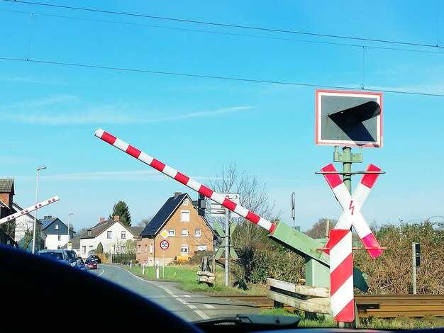 Какие факторы влияют на выбор отбойника в зависимости от дорожного типа