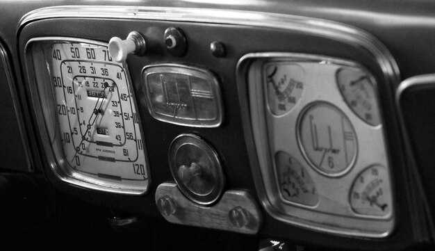 Где искать информацию о номере двигателя в документации?