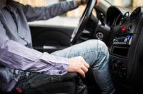 Болтается рычаг кпп калина 1