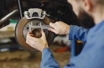 Как обнаружить трещины на задних тормозных дисках старого автомобиля — полезные рекомендации