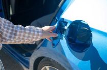 Как открыть двери автомобиля, если села батарейка в ключе?