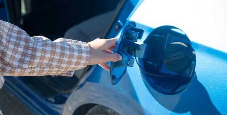 Как открыть двери автомобиля, если села батарейка в ключе?