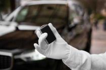 Как правильно открывать и закрывать двери автомобиля с помощью пульта дистанционного управления