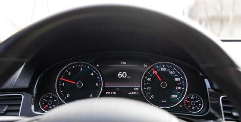 Как правильно отображается информация об остаточном пробеге на приборной панели автомобиля