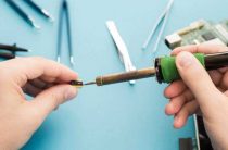 Как правильно затянуть болты клемм кабеля аккумулятора — подробная инструкция