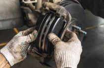 Как расположены тормозные шланги на задних колесах автомобиля — Полное руководство