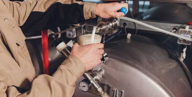 Как самостоятельно заменить лючок бензобака — пошаговая инструкция