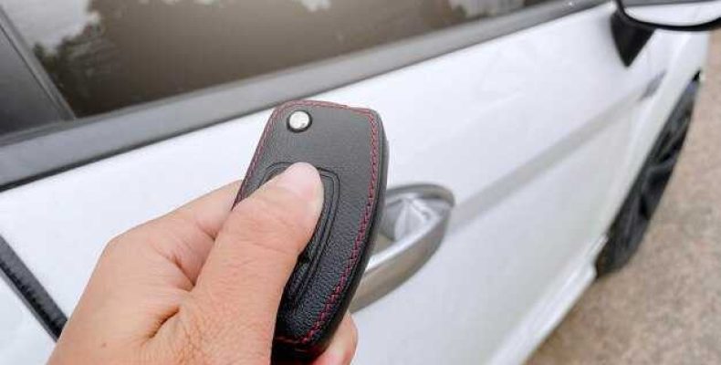 Как снять дверную карту на рено логан 1