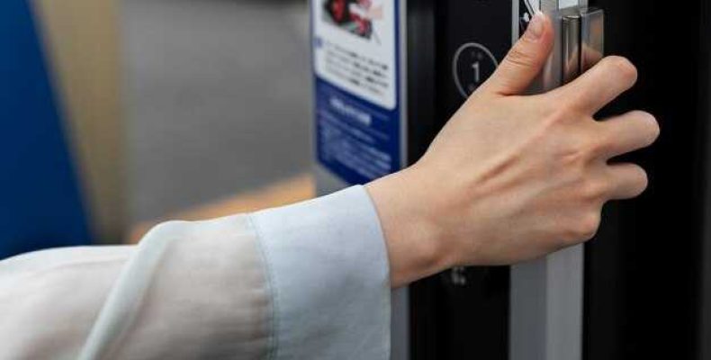 Как убрать автоблокировку дверей на солярис