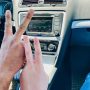 Как включит радио на магнитоле йвц