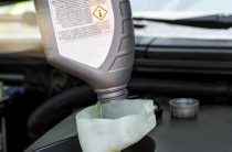 Какая жидкост заливается в гидроусилител руля додж караван