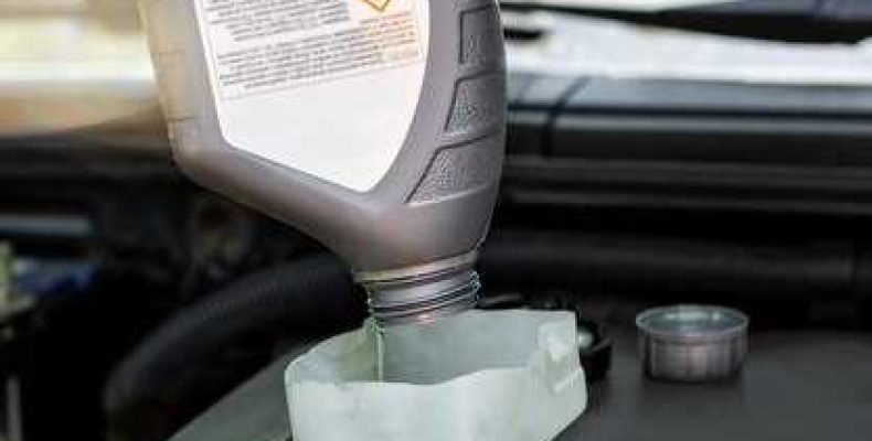 Какая жидкост заливается в гидроусилител руля додж караван