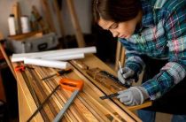 Какие материалы используются для изготовления дверных уплотнителей?