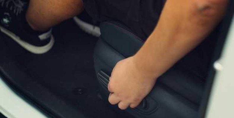 Какой предохранитель установить на кнопку багажника — пошаговое руководство