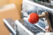 Когда может выйти из строя реле включения бензонасоса — основные причины и признаки