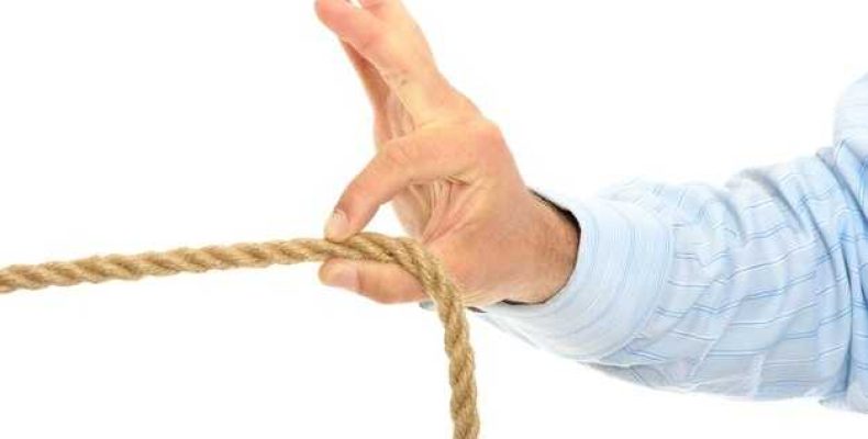 Почему трос ручника может натянуться или растянуться — причины и решения