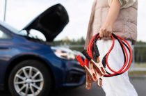 При каком заряде аккумулятора машина не заводится