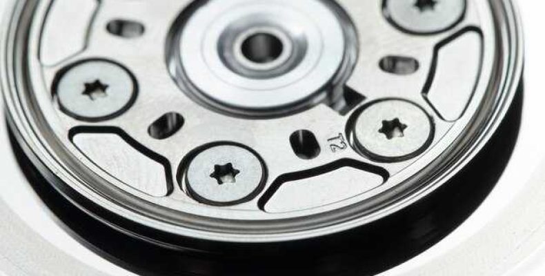 Роль натяжного ролика и натяжного ремня в системе привода — секреты эффективной работы